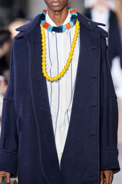 Look 18